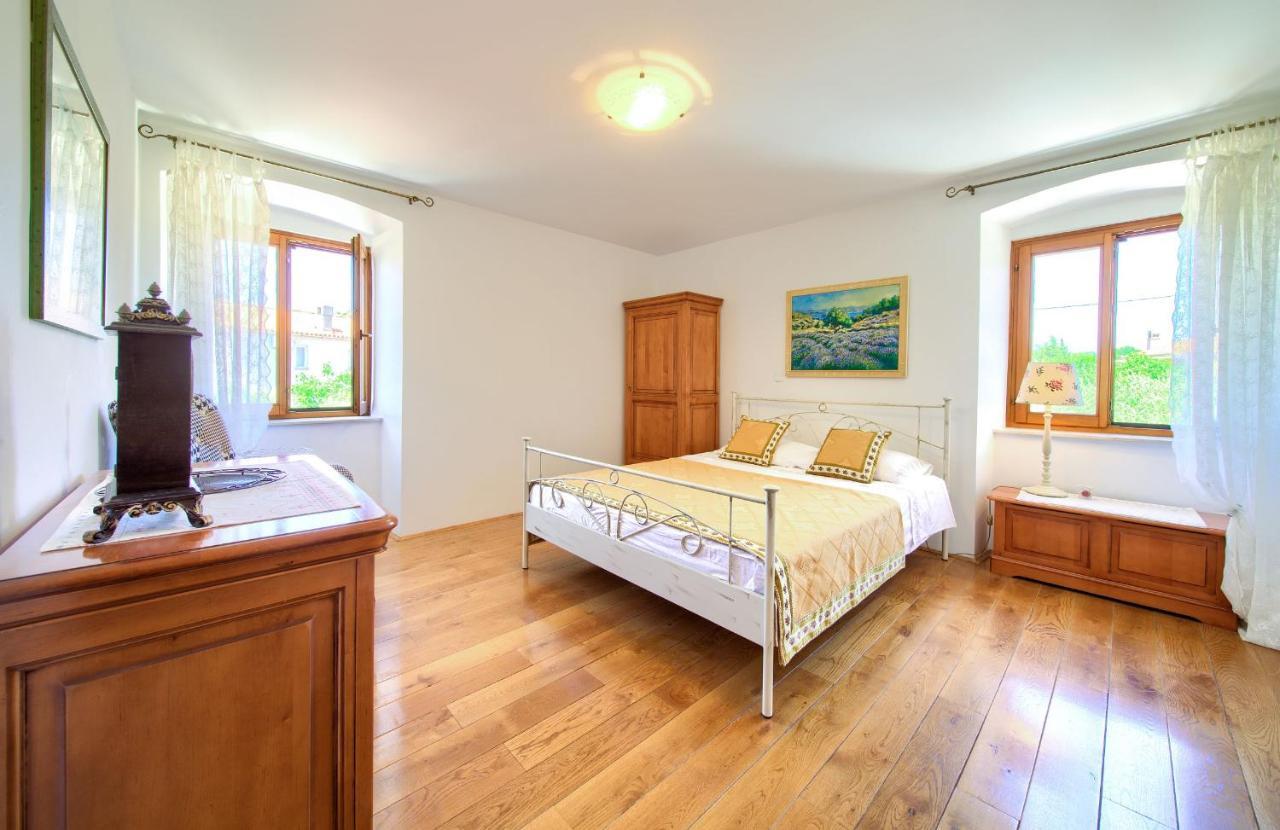 Holiday Home Lavanda Kornic Ngoại thất bức ảnh